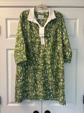 Smith & Quinn Green Floral Button-Front Tunic with White Collar